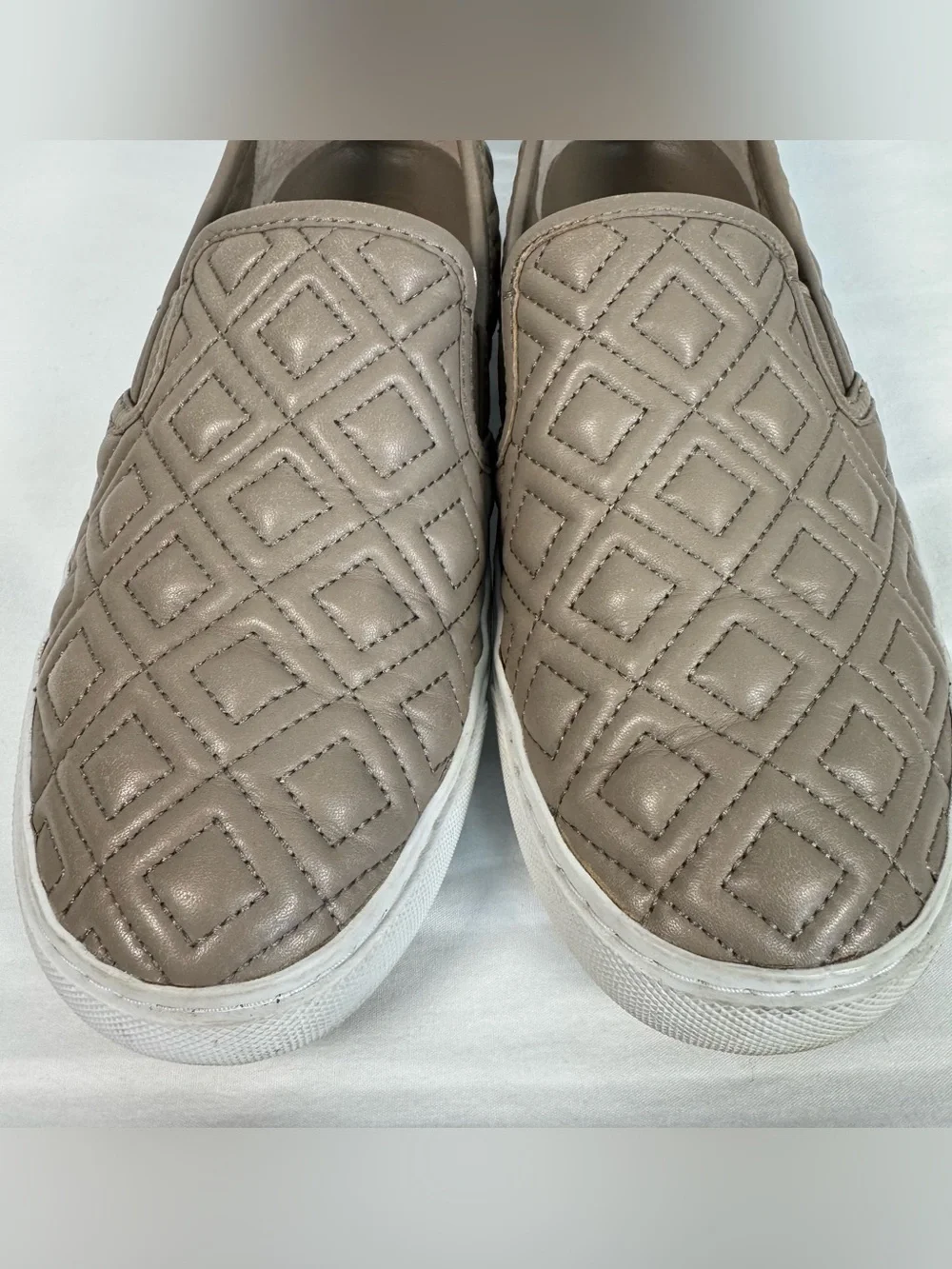 Tory Burch Jesse Quilted Leather Slip On Loafer Shoes Women’s 7.5 M Beige Preppy